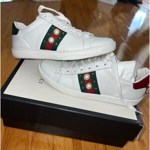 Woman’s Gucci Sneakers.